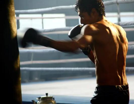 热血励志！日本电影《明日之丈》拳击场面精彩，力石金龙飞，漫画改编，感动人心