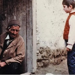 《何处是我朋友的家》：戛纳电影节艺术电影奖获得胀娆伊朗电影，儿童教育与社会问题，感动故事共鸣视频大小/数量