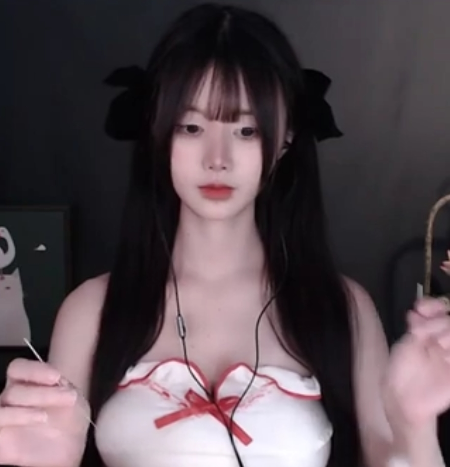 虎牙萌夏茉福利13部合集,专业Coser姐姐好凶!