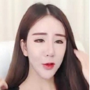 UT主播《Aicee》各种表演打扑克