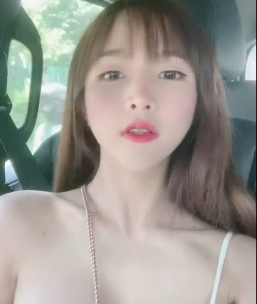 OnlyFans童颜泰国网红《Aom+yumi》