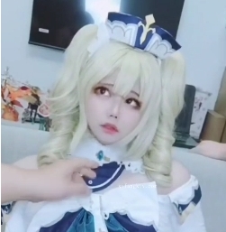 伪娘《小舞酱》COS芭芭拉前后夹击