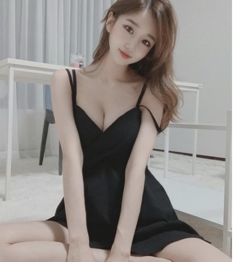 推特本科校花《绮珂珂》vip定制私拍