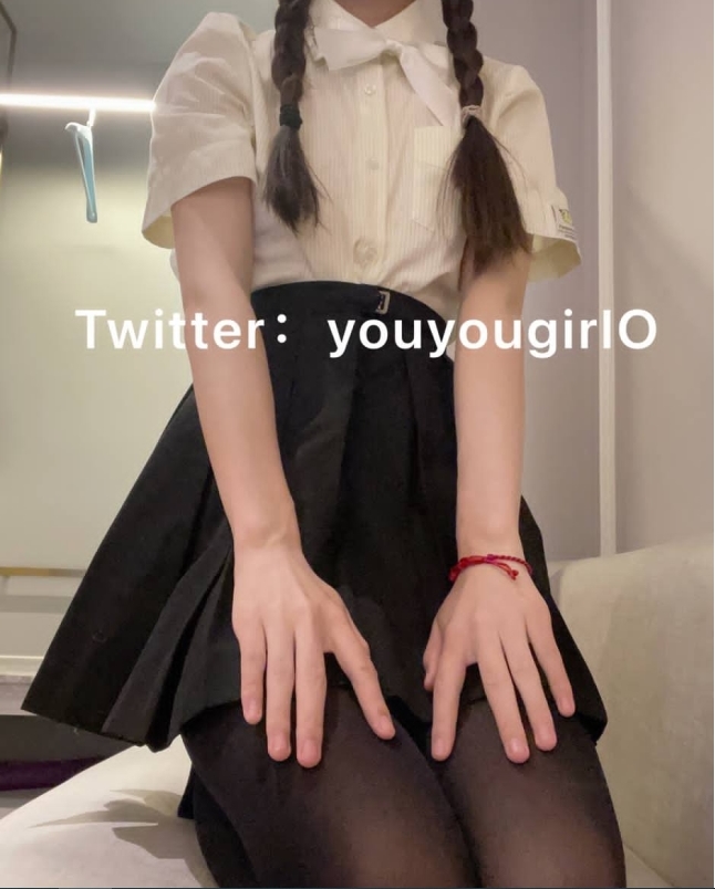 推特《neko酱》双马尾JK白丝