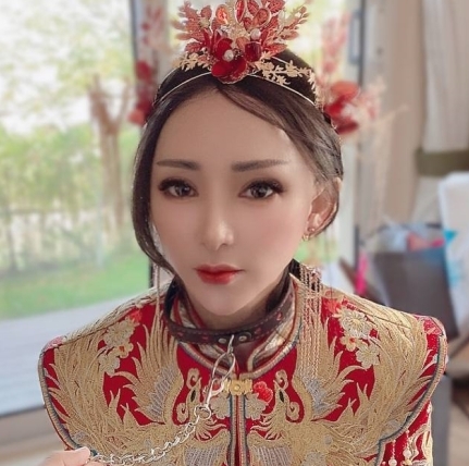 《兔兔》+洞房花烛夜+穿着婚纱打扑克