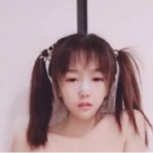 双马尾嫩妹男友不在家尺度秀