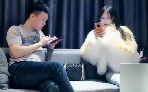 明星级别高颜值女神一字马单挑男网友