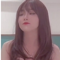 父亲欠债，给她喂药拿她还债