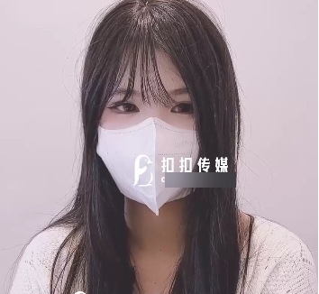 扣扣传媒美少女《小敏儿》喂糖暗恋的女同学