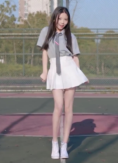 B站高颜值UP主《欣小萌》被冲人工合成视频