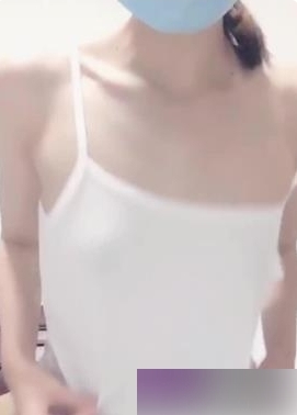 单纯的高中女生辍学在家直播