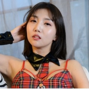 PANS优质反差御姐《小青》诱人私拍女仆装透视黑丝