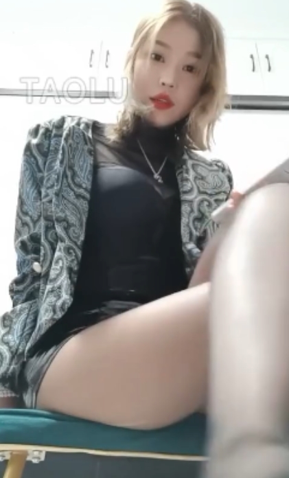 套路直播白桃s-四爱五次榨释放+第一视角-性感白桃在线控制（7次）【2V】【574MB百度云】