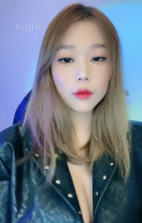 套路直播白桃+–+盯腋下烟灰十次挑战【1V】【350MB百度云】