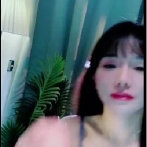 顶级名媛~美到哥的心缝儿里~纯情倩倩 [2V-2.5G]