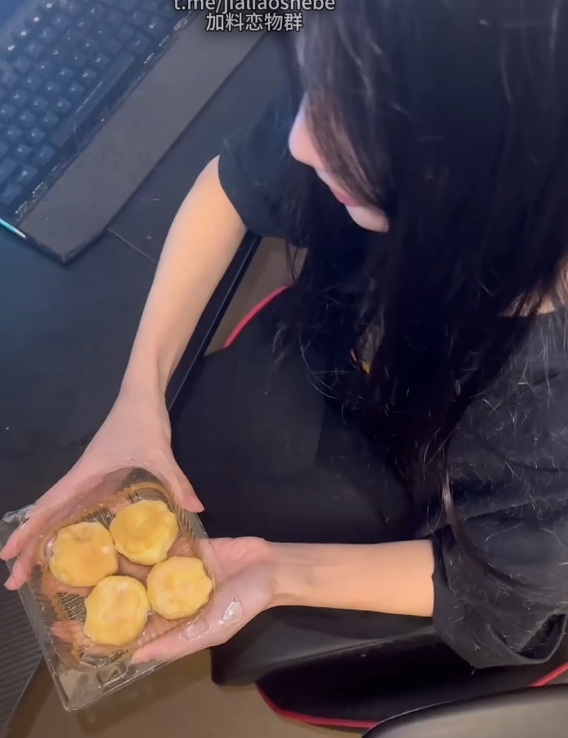 [转载搬运]+不明液盛宴！电报群可爱老哥，指教小狗堂妹圣水不明液泡芙怼脸上不明液拉丝+[1+601m][磁力链接]