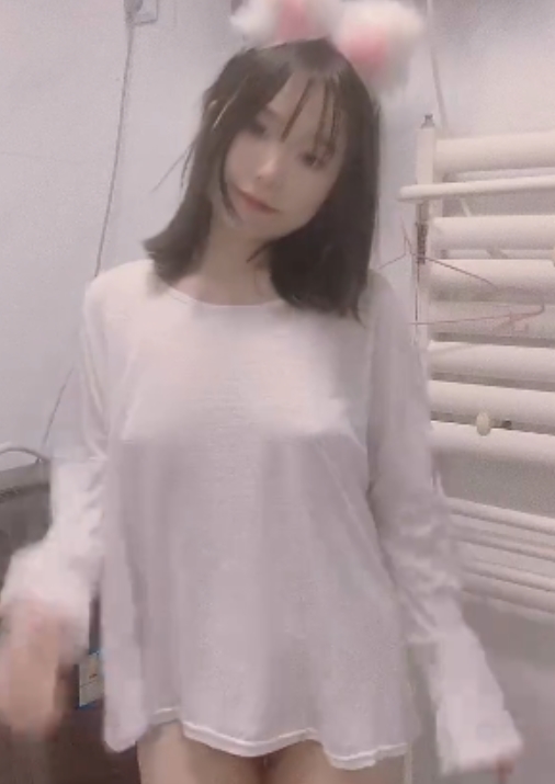 快手周周乖崽，童颜大罩杯的妹子少女[22V125MB度盘]