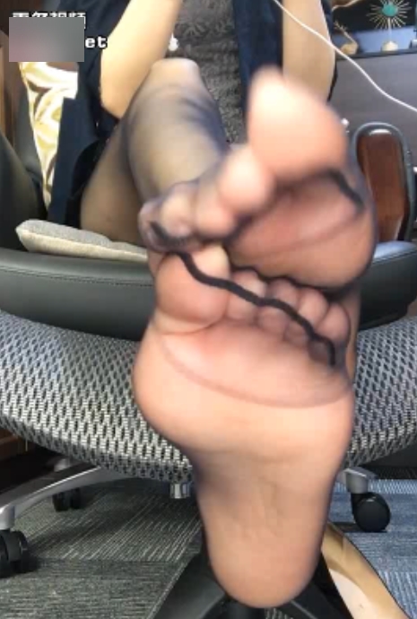 易直播知足网红雪茄付费房美脚直播回放【1V+342M】【百度盘】