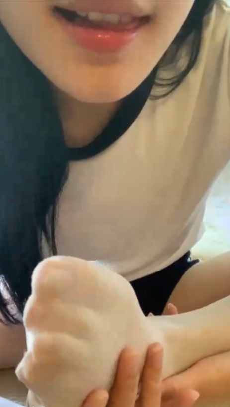 [转载搬运]+易直播丨胆胆+诱惑足系列视频+[5v+550MB][百度盘]