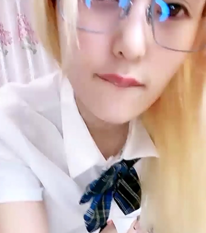 用口精品+蹲在地上深处，玩弄位白嫩胸前软肉直晃【1v+381M】【百度盘】