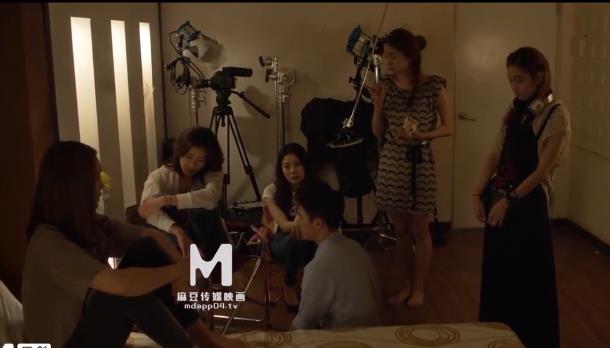 第一期传媒轻量版-奇怪的姐妹-不可告人的X癖【3V-798M】