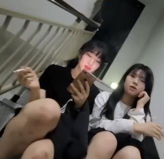 女大学生为了免费C烟-偷偷在校道给学校男老师~用嘴+[1V-691M]