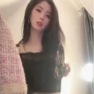 高价定制花椒高颜值主播鱼鱼不甜打粑粑与自娱自乐视频【16V 445M】