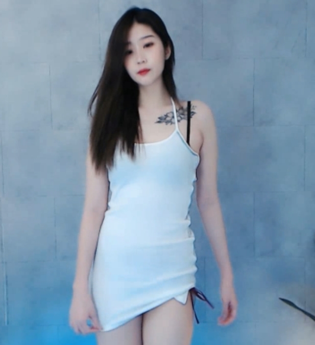 [有水]+【虎牙】金子心！优质丰满主播定制展示！边跳边脱裤裤！