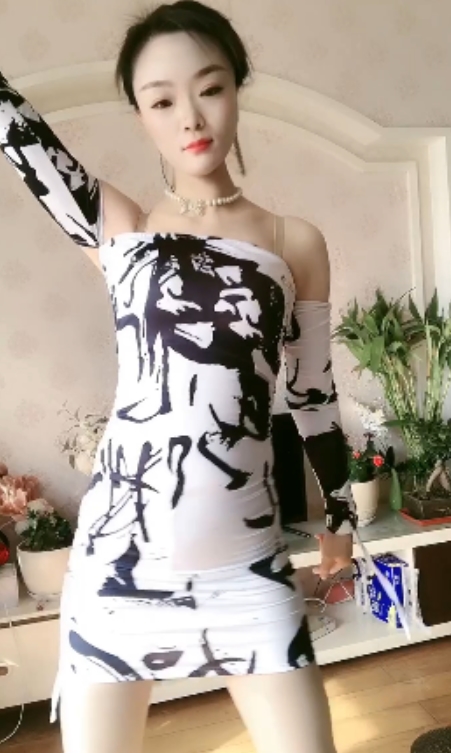 快手+笑笑很暖心+百万粉丝主播+私拍福利【69V+2.03G+百度盘】