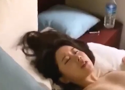 高颜值烧妇女+看着面无表情，简直犹如滔滔江水连绵不绝【1V167M】