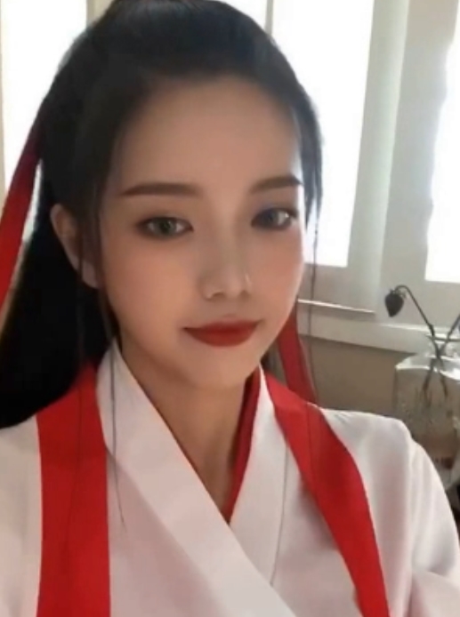 高价购买！！超美女神【空姐琪琪】私拍粉丝互动特写扒拉神秘处