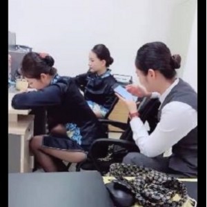 房地产经理勾D女同事【1V-729M】