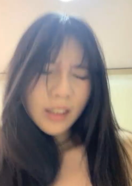 高端酒店式公寓约会高顏值清纯学生妹[1V+641M+百度盘]