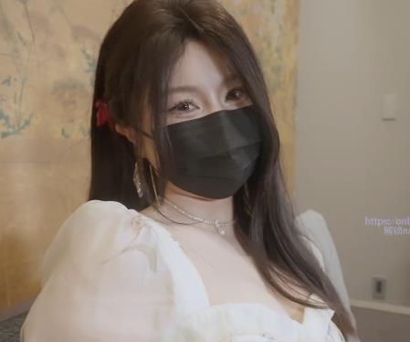 优质蜜汁尤物+娜娜nana_taipei+12月12日新作-女友J换++[1V-2G]