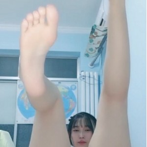 6.23【小九玥】清纯美女热舞诱惑 扒拉神秘处放飞自我大量喷浆【4.14g】