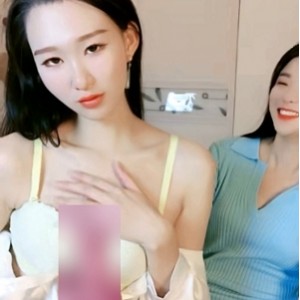 优质尤物女神姐妹花！幸福老哥轮流给，性感双女舌吻，抢着吃大物件，玩弄位玩弄黑丝美臀 [1V+2.12G] [百度云]