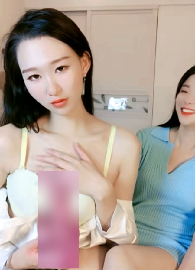 优质尤物女神姐妹花！幸福老哥轮流给，性感双女舌吻，抢着吃大物件，玩弄位玩弄黑丝美臀+[1V+2.12G]+[百度云]