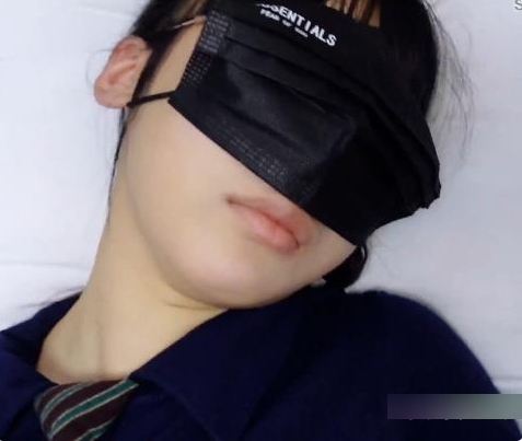 奇妙独家：私房老虎菜原创模特系列第21弹灌醉眼镜娘玩了一夜