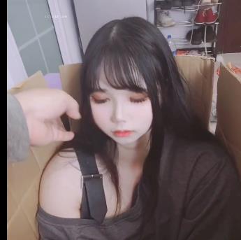 推特TS小舞酱团建-COS最火4部曲+【32V-2.5G】