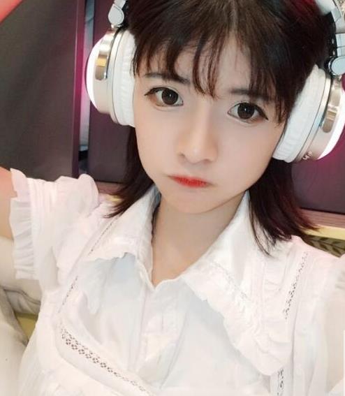 [妹子][飞机场][高颜值]狗头萝莉