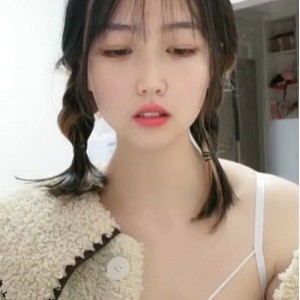 清纯可爱00后【大四小学妹】终于沉沦抠动放飞自我表演粉嫩某处