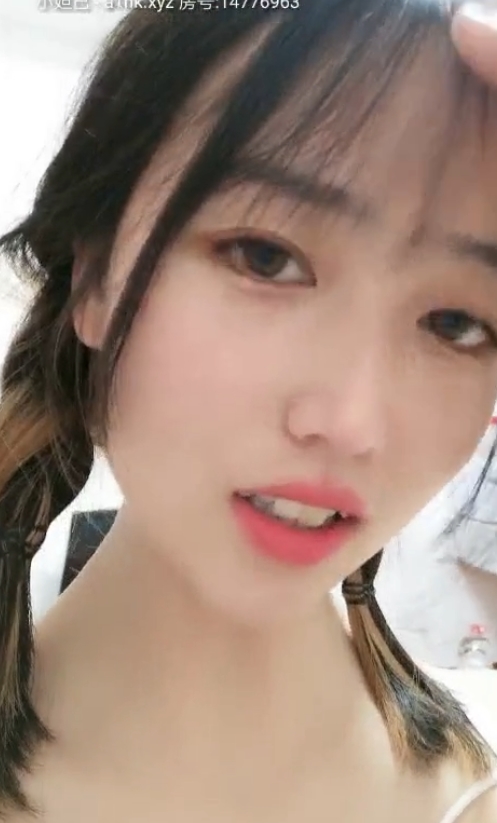 清纯可爱00后【大四小学妹】终于沉沦抠动放飞自我表演粉嫩某处+