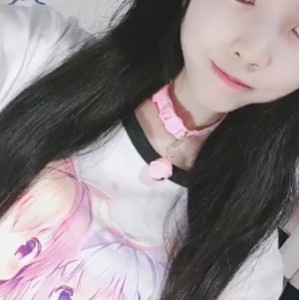 【自行打包】半糖收费房【小妹子超粉】超可爱一线天妹子，纯天然光“阴”某处！【2V 2.72G】【百度云】