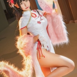 知名博主cos大佬：Momoko葵葵_上千套精美图集