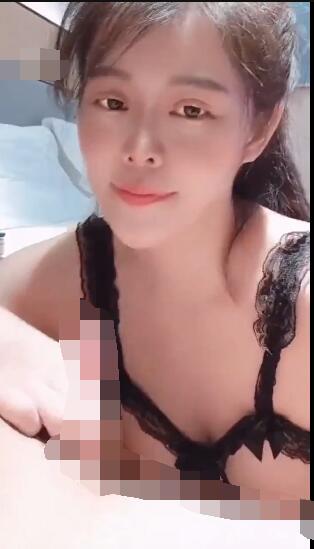 高颜值美眉吃鸡吃惊+小怪兽大能量+释放可不少+爱她就给她一脸一嘴+慢慢品味爱的味道【1V166M】【百度云】