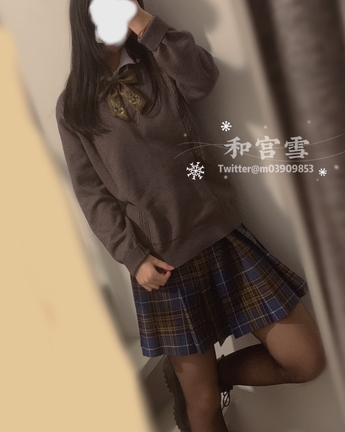 某推超火爆口味重绝版浮力姬(和宫雪)有尺度双洞风油精自虐绝版完整版【13v3.86G百度云】