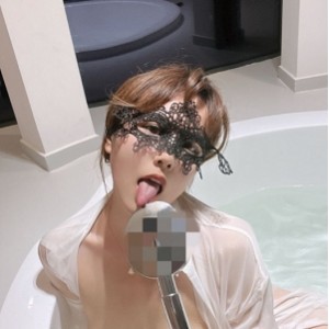 高颜长腿乖乖女『美杜莎』最新乱来群[170P 60V 1.49G 百度盘]