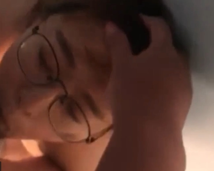 《重磅泄密》叫声销魂露脸反差白领霖霖与男友给力互动自拍展示开放【1V+312M+百度盘】