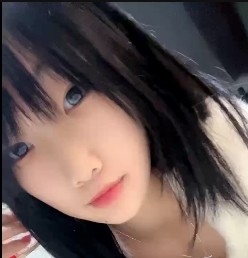 [转载搬运]+80多斤苗条妹妹！飞机场超粉某处！翘起屁屁扒拉神秘处特写+[1V+997MB][百度盘]