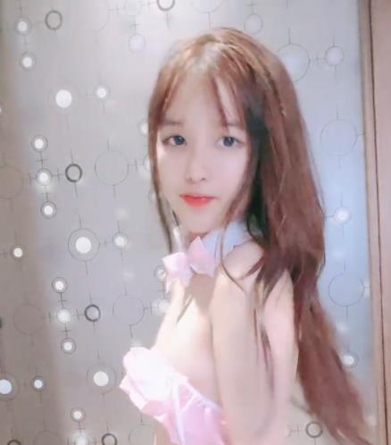 斗鱼超人气青涩粉嫩初恋脸可爱萌小美女【直播】粉嫩可爱（萌妹子）最新主播合集[27V387MB]